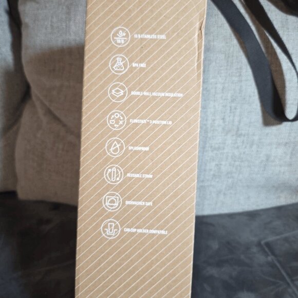 STANLEY x Hello Kitty FlowState Quencher H2.0 Tumbler 40 oz Purple - Picture 6 of 8